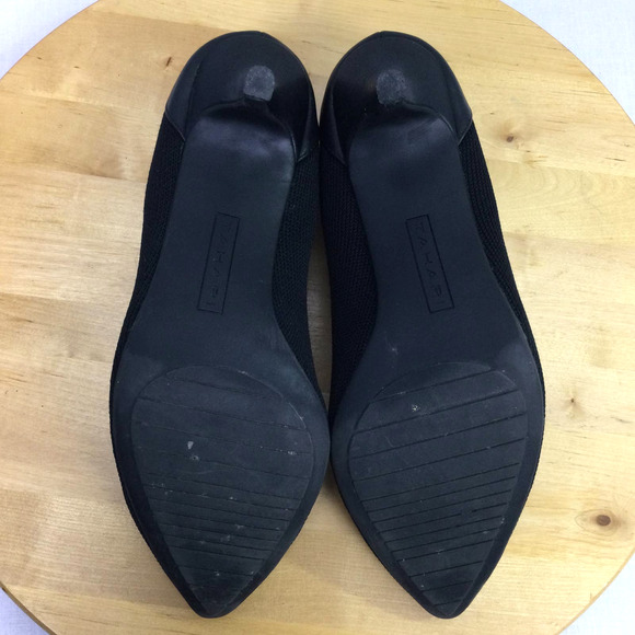 Tahari Tacey Women’s Textured Fabric Pointed Toe Heel Shoe Size 8M - Picture 11 of 14